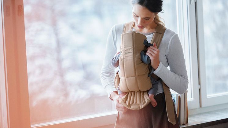 Baby Carrier Mini i ljuvlig beige