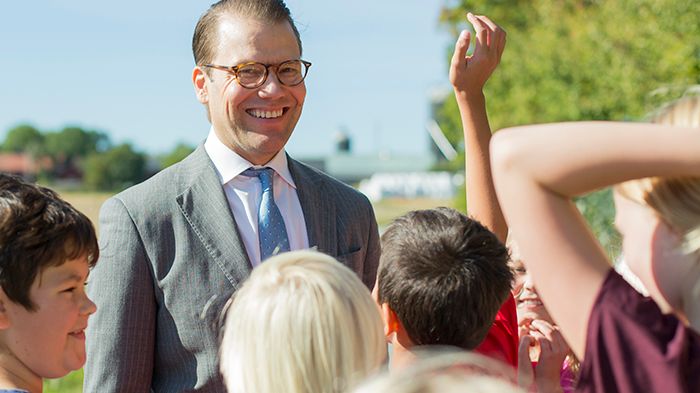 Prins Daniel på skolbesök