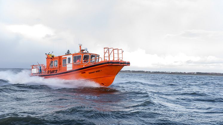 Konceptet med specialudviklede Safe Transfer Boats (STB) og erfarne søfolk har vist sig at være et stort bidrag til at effektivisere driften i en havmøllepark. Nu tager ESVAGT og Hvide Sande Shipyard næste skridt og udvikler en endnu større STB.