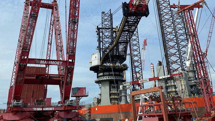 ENABL ensures improved lift for one of the world's largest onshore cranes. Photo: Mammoet.
