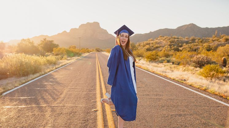 Bando a study per l'assegnazione di 2 borse di studio del valore di 5000€ ciascuna per frequentare un semestre o un anno scolastico all'estero durante l'anno scolastico 2025/26