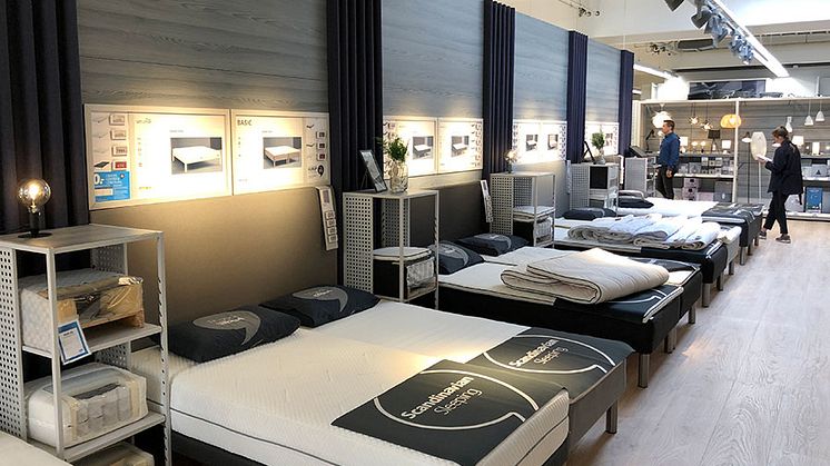 Pe 7 noiembrie, JYSK România, retailerul scandinav de mobilier și decorațiuni pentru casă, parte a grupului JYSK, inaugurează cel de-al 79-lea magazin din țară în Zalău. JYSK Zalău are o suprafață totală de 1300 mp și se află pe Strada Mihai Viteazu 