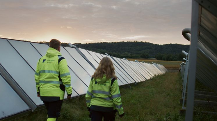 Akershus Energi skal bidra til å bygge 3 TWh ny fornybar energi. Solkraft er en viktig del av dette. Fra solfangeranlegget i Akershus Energipark