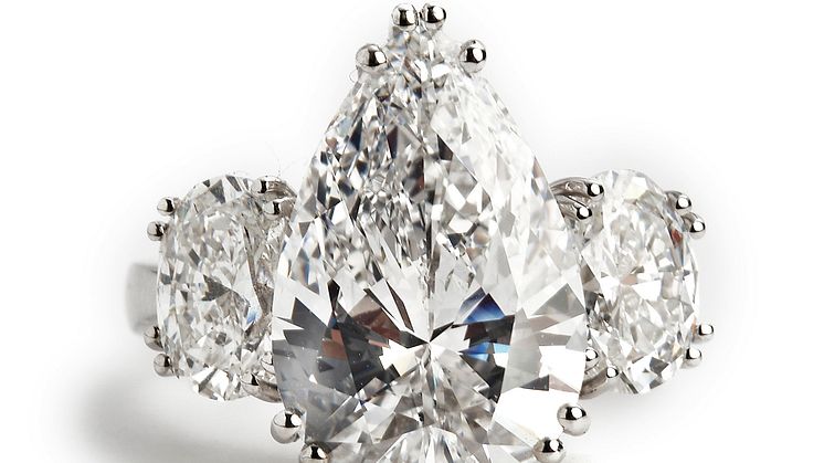 Hvid dråbeformet diamant 2.jpg