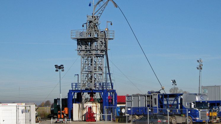 Ein enges Messstellennetz überwacht den Betrieb der Geothermieanlage der Bayernwerk Natur in Poing (Foto). Die Daten dienen der Beobachtung und Bewertung mikroseismischer Ereignisse.