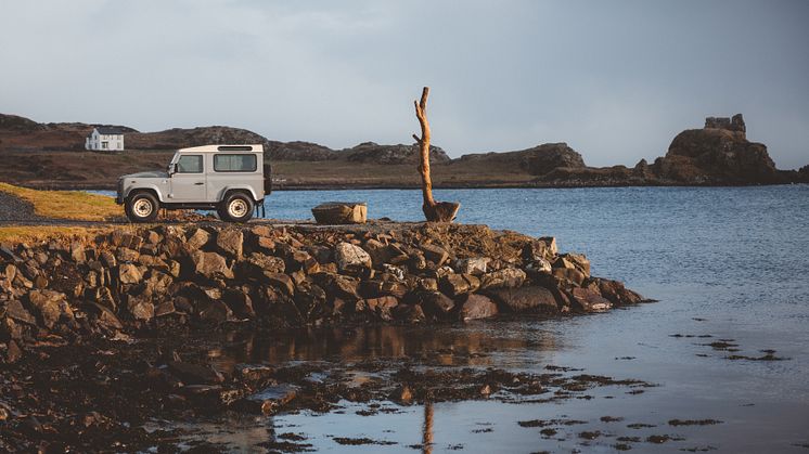 LAND ROVER CLASSIC DEFENDER WORKS V8 ISLAY EDITION 05
