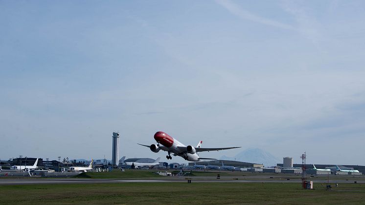 Dreamliner 787-9 EI-LNI "Greta Garbo" despegando de Seatlle.