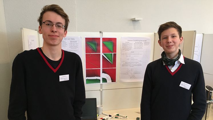 Jonathan Hähne (links) und Cederik Höfs reisen zum Bundesfinale von Jugend forscht nach Chemnitz. (Foto: Stiftung Louisenlund)