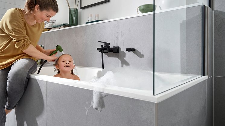 Dusch utan tårar: Med MonoRain i Jocolino-duschen sköljs schampot ur målmedvetet så att det inte rinner ner i ögonen. Den höga CE-märkta kvaliteten och den enkla installationen gör också duschen till föräldrarnas favorit.
