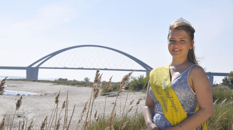 Jeltje Schmahl ist nun 3 Jahre ihrem Amt als Rapsblütenkönigin der Insel Fehmarn nachgekommen ©  Reinhard Gamon