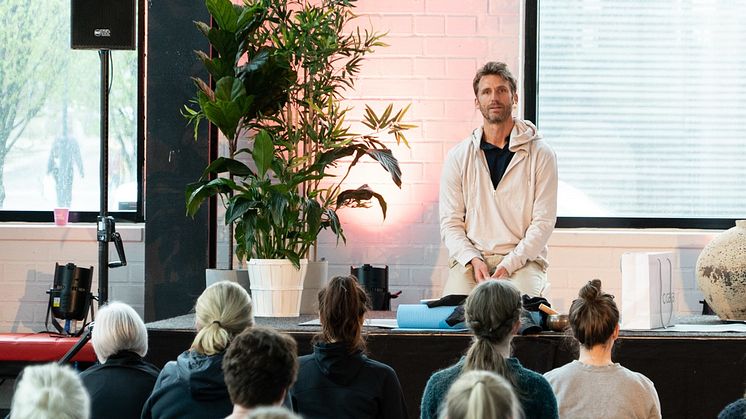 Manifestation på den Internationella Fredsdagen tillsammans med meditationsläraren Pål Dobrin