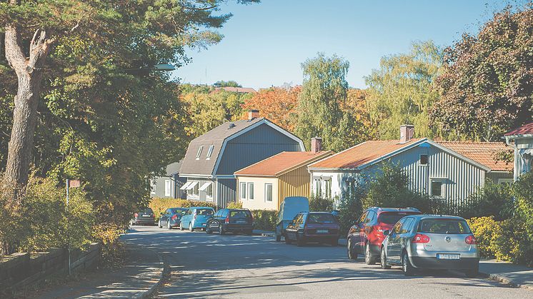 Större hem eller mer pengar – det får svenskarna att avundas grannen mest