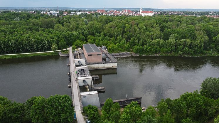 Ab dem 09. August finden an der Wehrbücke am Kraftwerk Dillingen Sanierungsarbeiten statt. Fußgänger und Radfahrer können in dieser Zeit die Brücke nicht passieren.