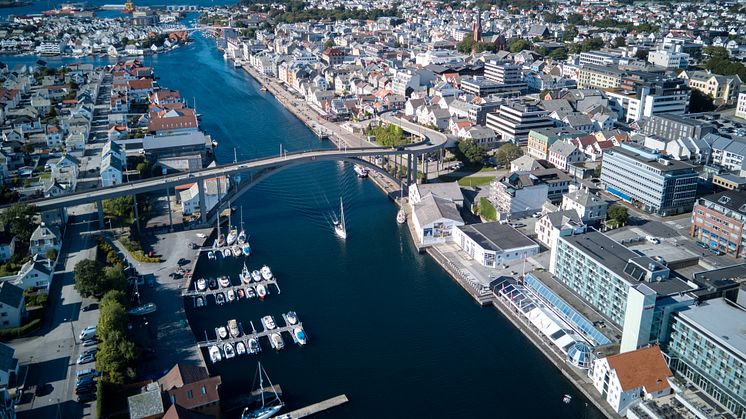 Smedstadsundet i Haugesund ruster seg for stor småbåttrafikk i sommer. Nå skal det anlegges ny småbåthavn.