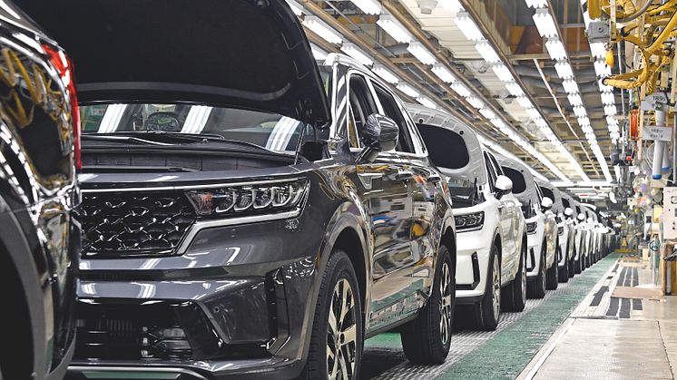 De første KIA Sorento hybridmodeller ruller nu af produktionslinjen på fabrikken i Hwasung, Sydkorea