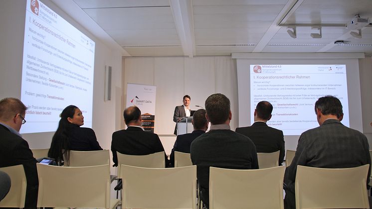 Prof. Dr. Carsten Kunkel, TH-Prodekan des Fachbereichs Wirtschaft, Informatik, Recht , hielt einen Vortrag zu den rechtlichen Herausforderungen für Kooperationen im IT-Mittelstand im Kontext von Industrie 4.0. © TH Wildau / Bernd Schlütter