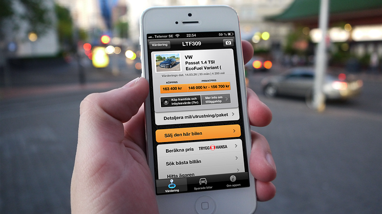 3 av 10 svenskar shoppar med sin smartphone: Nu kan du även sälja bilen direkt i telefonen med bara ett tryck