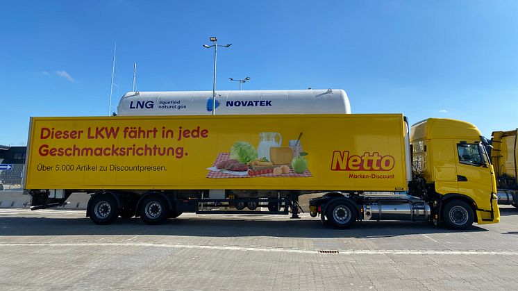 In Buchholz (Aller) können LKW künftig mit emissionsarmem LNG betankt werden. Erster Kunde war der Discounter Netto. (Bild: BarMalGas))