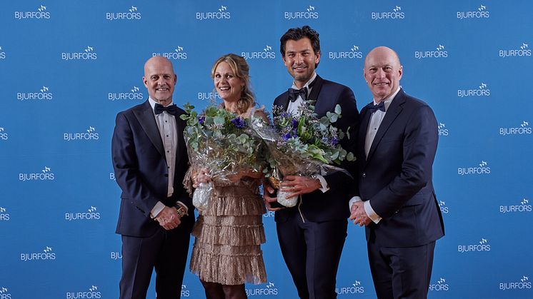 Pernilla Berger och Daniel Adelsson är Årets mäklare i väst. Här med Mats Ljung, ägare (t.v.) och Sven-Erik Kristensen, vd (t.h.)