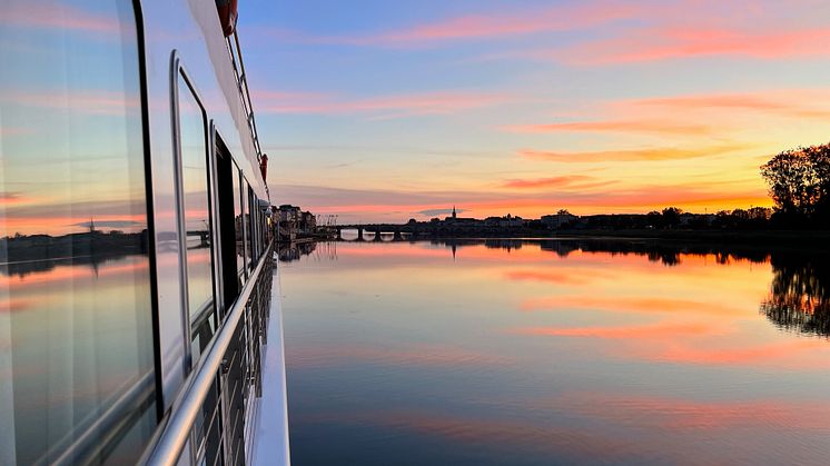 Vakna i utsideshytten och kika ut. På flodkryssning är resmålet och naturen nära. Foto: Escape Travel