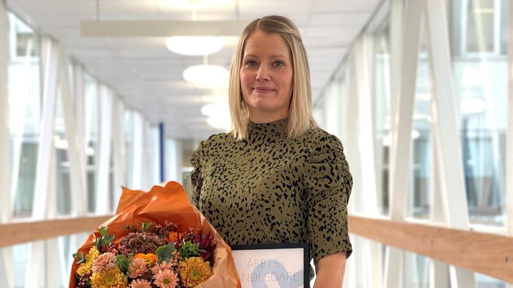 Region Dalarnas medarbetare Matilda Åberg tilldelas utmärkelsen "Årets handledare 2023" av Vård-och omsorgscollege.