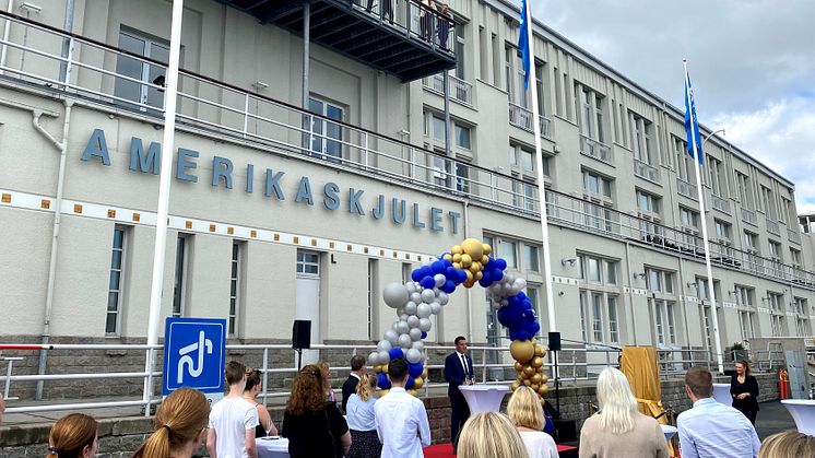 Göteborgs Hamn AB:s VD Elvir Dzanic var en av talarna när Göteborgs hamn firade 400 år på Stigbergskajen, utanför det klassiska Amerikaskjulet. Bild: Göteborgs Hamn AB.