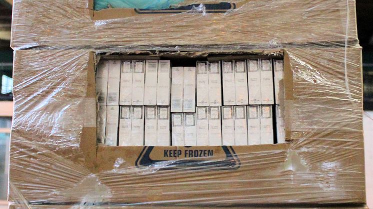 SE 18.16 Boxes of bread and cigarettes