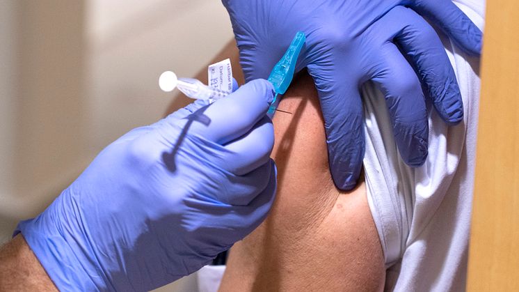 Nu startar vaccinationer mot covid-19 och säsongsinfluensa