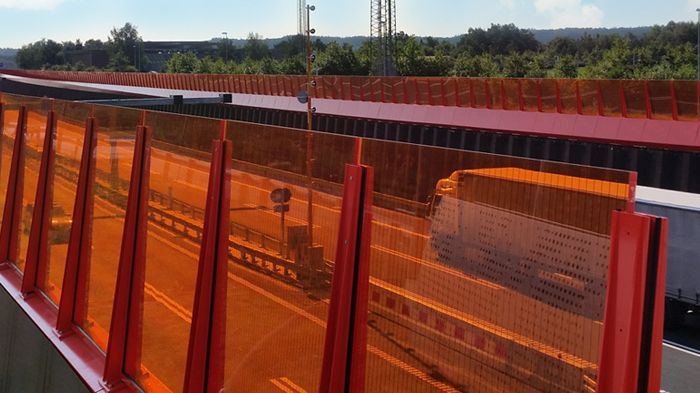 gop levererar 225 ton Plexiglas Soundstop till motorvägen i danska Silkeborg