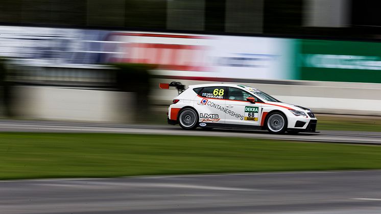 Finska LMS Racing fanns på plats på Solvalla med två SEAT León TCR. Foto: Daniel Ahlgren/STCC