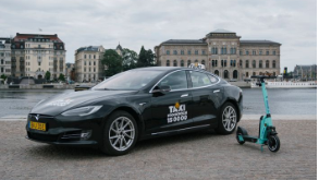 TIER Mobility och Taxi Stockholm