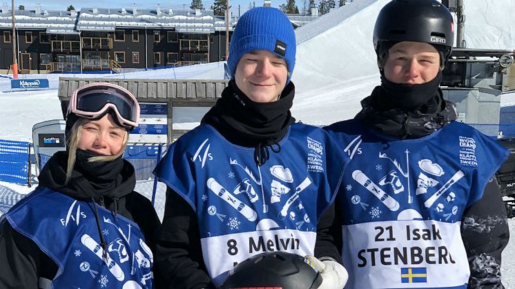 Fr.v.: Wilma Johansson, Melvin Morén och Isak Stenberg på JVM i Kläppen. Foto: Niklas Eriksson.