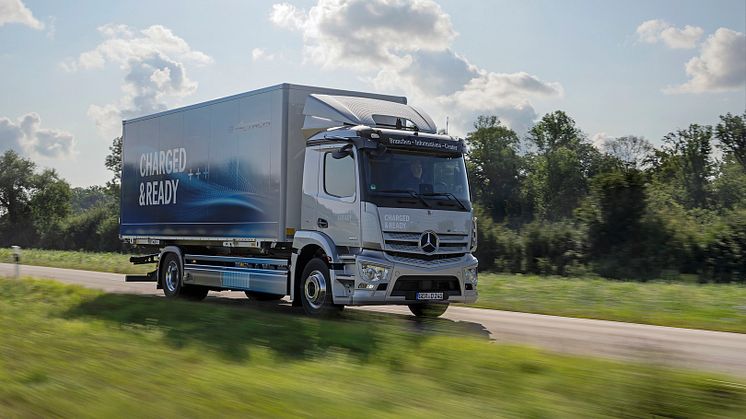 Mercedes-Benz Lastbilar erbjuder nu extern strömförsörjning med CEE 400V-standarduttag på eActros