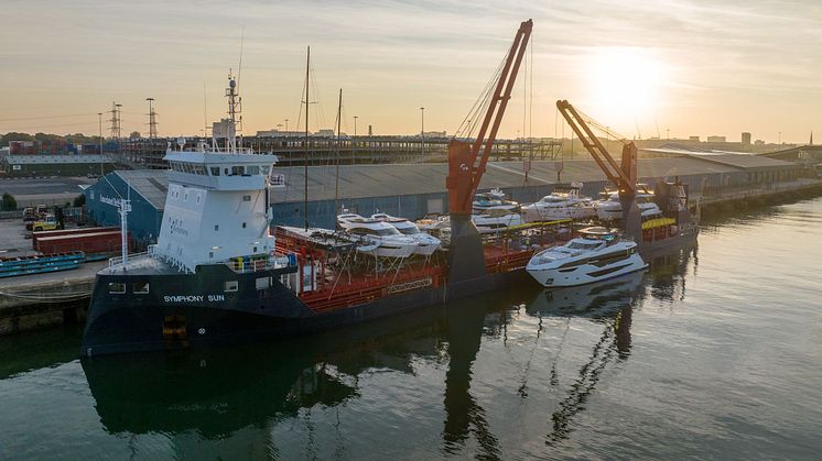 Yachts_Loading_Southampton_100922