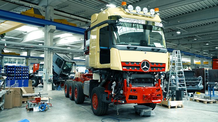 Paul Group baut Mercedes-Benz Schwerlast-Lkw um