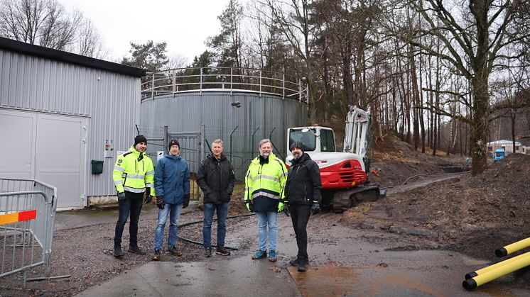 Fr vänster: Besha Welander, gruppchef/projektledare Mölndal Energi, Richard Lundström energiförsäljare Mölndal Energi, Pontus Frygner, Senior konsult på Bengt Dahlgren, Jonas Hansson projektledare Mölndal Energi & Pouria Tavakol, energiingenjör Förbo