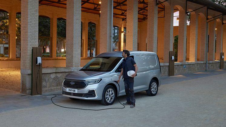 Ford Pro prezintă noul Transit Connect cu sistem de propulsie Plug-in Hybrid