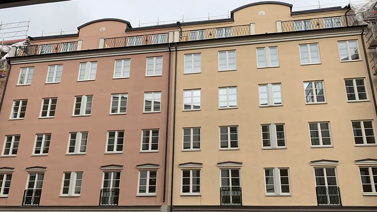 Igår lämnades nycklarna ut till de första bostadshyresgästerna till kvarteret Nacka Grace, Wallenstams 1920-tals klassicistiska nyproduktion mitt i Centrala Nacka.