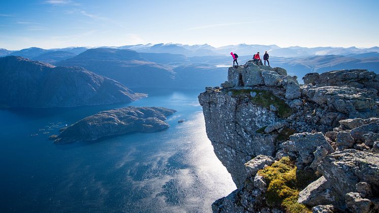 Magisk utsikt fra Hornelen i Nordfjord. Foto: Sverre Hjørnevik / Fjord Norge