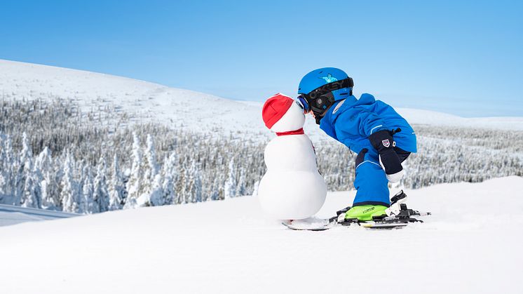 Skiing children