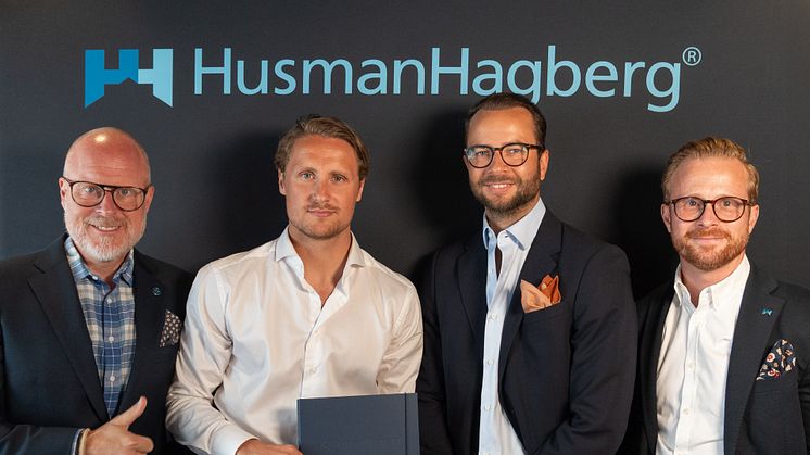 Christian Hjort, Expansionsansvarig, Jens Berg och Anton Ström, båda Franchisetagare i Huddinge samt Fredrik Kjell, VD HusmanHagberg.