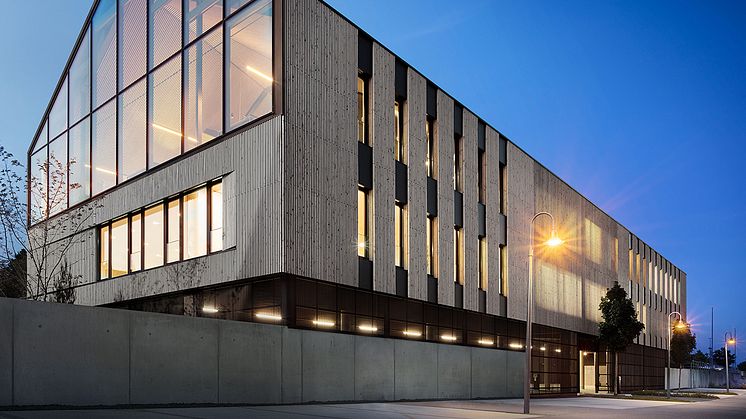Perfekt beleuchtet: das Bürogebäude von w:architekten in Freudenstadt