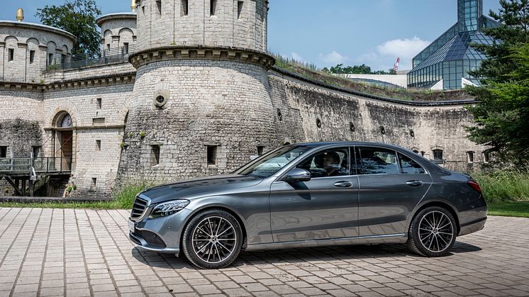 Nu satsar Mercedes-Benz på så kallad mildhybridteknik på bred front. En av de bilar som får den nya tekniken är volymbilen C 200.