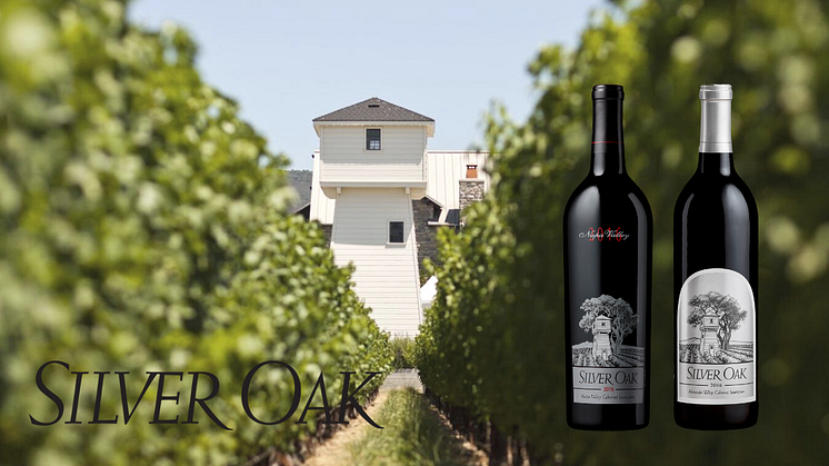 Silver Oak Napa Valley 2016 och Silver Oak Alexander Valley 2016 framför vineriet