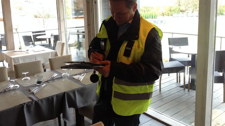 Jarkko Ruokonen at Suomen radonhallinta measures radon at a workplace in Finland.