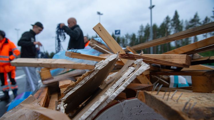 Från 15 maj utökar Vakin öppettider på Gimonäs och Klockarbäckens återvinningscentraler och inför söndagsöppet och längre öppettider på helgen.