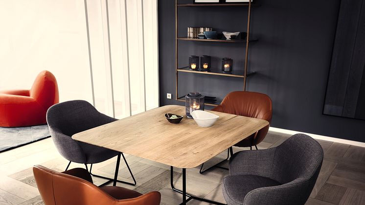 Modern skandinavisch: Tisch Be und Stühle Hold aus der Rosenthal Furniture Collection, 