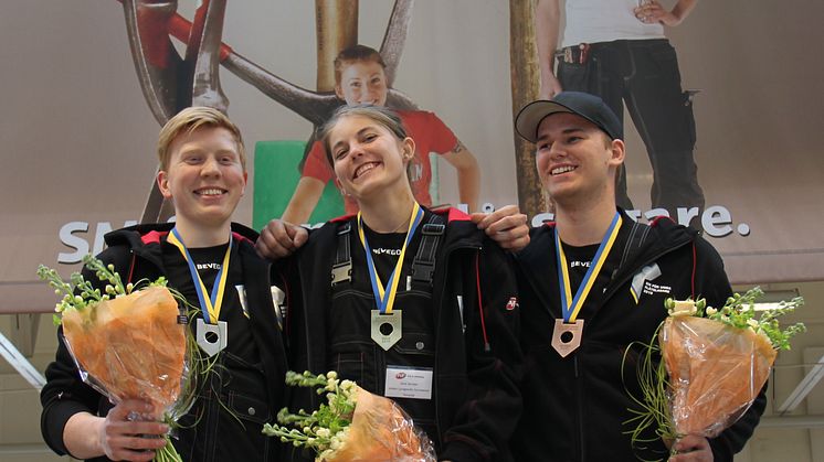 Final i SM för unga plåtslagare 2015: Vinnarna Sofia Sörliden, Viktor Wahrenberg och Albin Ählman