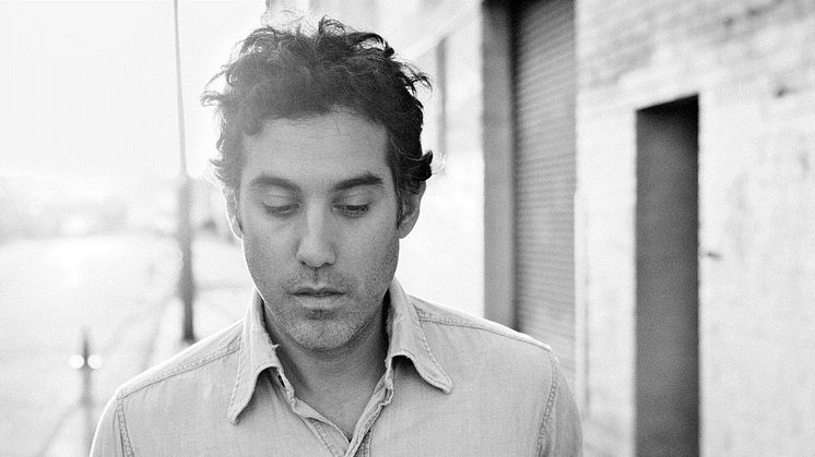 Möt Joshua Radin som är känd för att leverera de mest magiska livespelningarna när han i februari  spelar för utsålt Södra Teatern i Stockholm. 