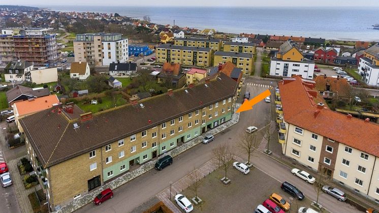 Brf Höganäshus 1. Pilen markerar var de tre nya bostadsrätterna byggs.